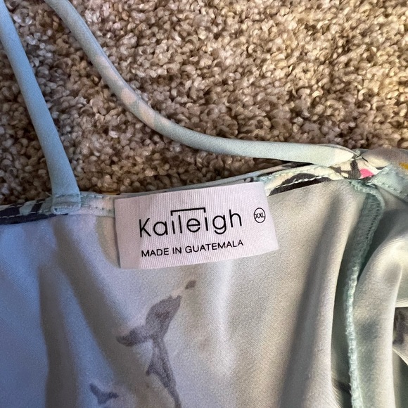 KAILEIGH Valette Back Detail Cold Shoulder Knit Top
XXL | Light Blue - Picture 2 of 3